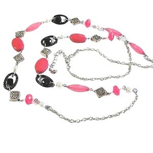 💗💞Vintage Long Black & Fuchsia beaded Faux Pearl Metalic Silver Chain Necklace